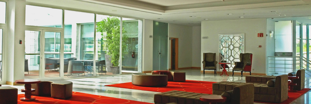 Crowne Plaza Caparica Lisbon by IHG, 阿尔马达 — 照片 1