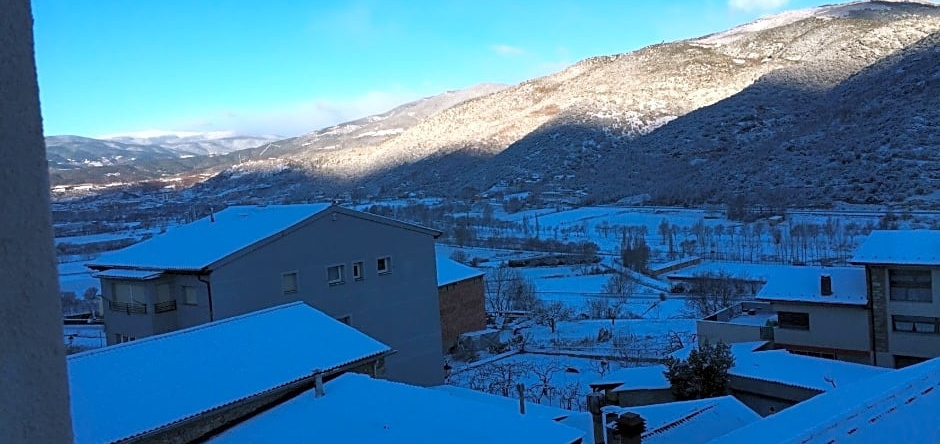 Charming Village House Near Andorra, 阿拉斯 — 照片 1