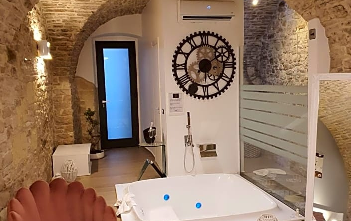 Suite 123 Luxury B&B Con Jacuzzi (Adults Only), 帕洛德尔科莱 — 照片 1