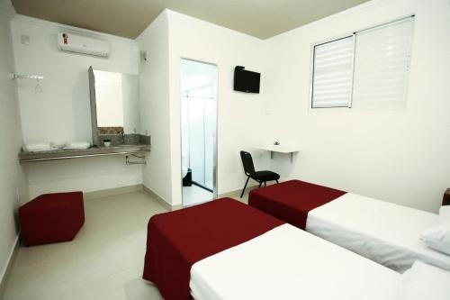 OYO Hotel Economy, Esmeraldas — photo 1