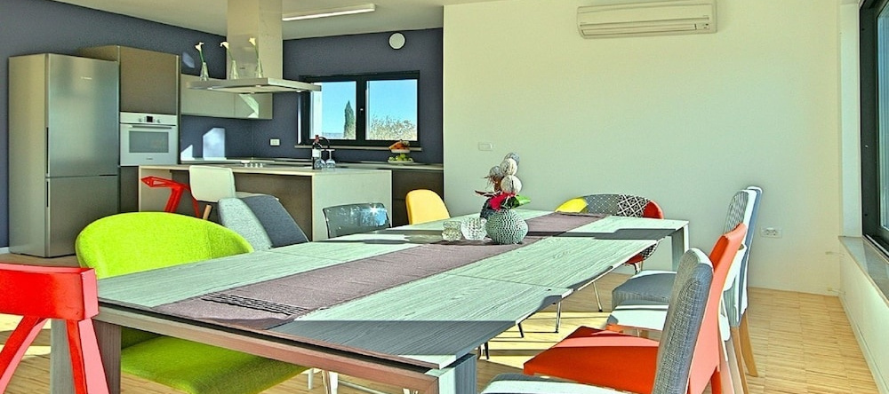 Lush Villa in Belavici with Pool & High-End Kitchen, 格雷利奇 — 照片 1