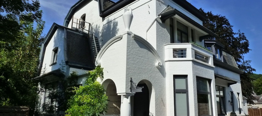 Luxury Mansion in Hastière-par-delà With Swimming Pool, 加斯蒂耶-拉沃 — 照片 1