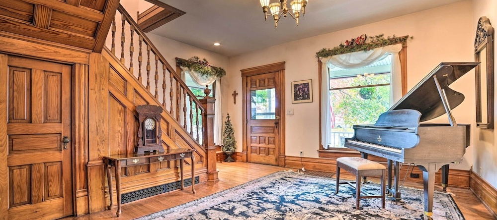 Historic Gaylord Home In Heart Of Downtown!, Гейлорд — фото 1