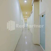 Grand Kencana Guesthouse Syariah near Wisata Bahari Lamongan Mitra RedDoorz, Paciran — photo 2