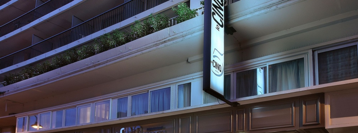Hotel Le Cinq Hyper Centre Ville, 尚贝里 — 照片 1