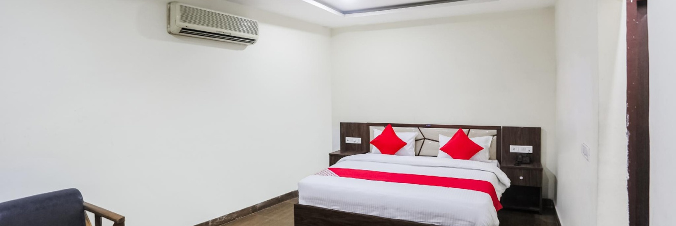 OYO 63134 Hotel Red Queen, 赖加尔 — 照片 1