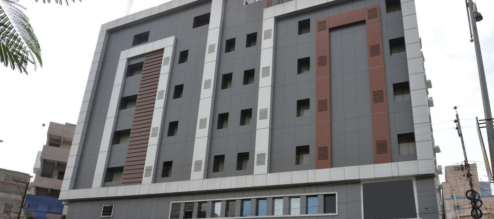 OYO Rooms SBI Circle, 卡努尔 — 照片 1