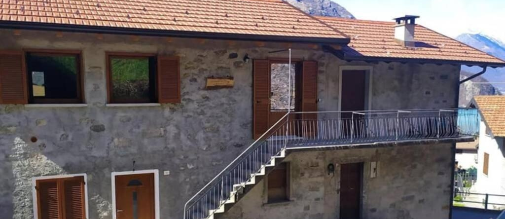 La Casa dei miei Nonni tra montagne e lago, 韦尔切亚 — 照片 1