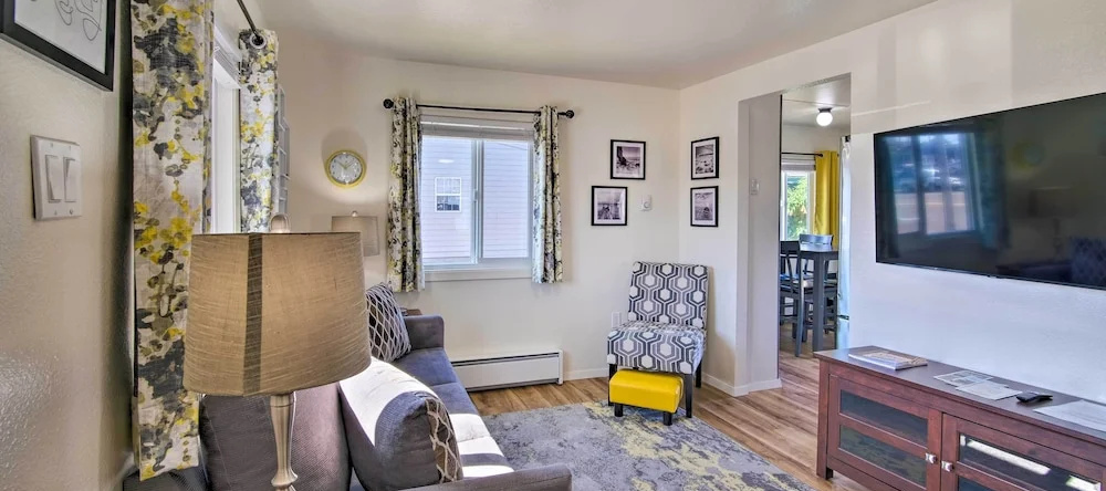 North Bend Home W/ Cornhole Court & Putting Green, Норт-Бенд — фото 1