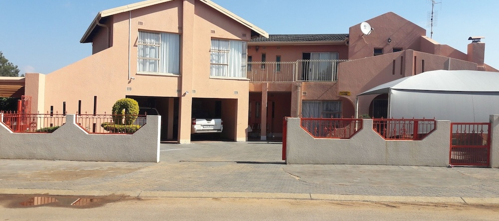 Diphororo Guest House, Mogwase — photo 1