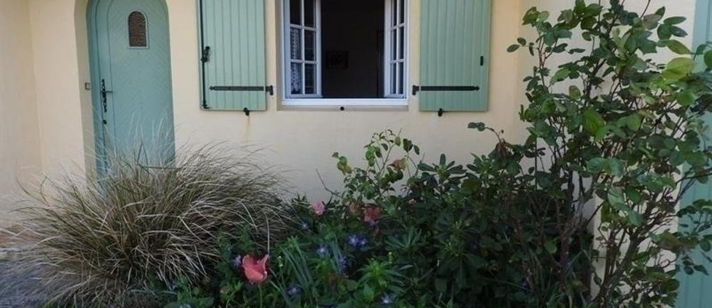 Villa Rue De L'epine Noire, 莱萨布勒多洛讷 — 照片 1