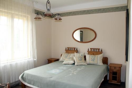 Fogadó a Suttogóhoz, Szolnok — photo 1