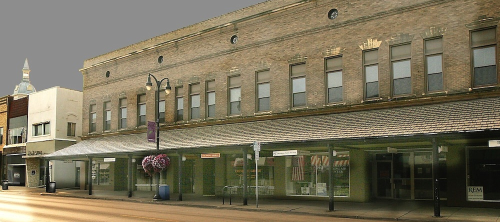 Tremont Inn on Main, Marshalltown — photo 1