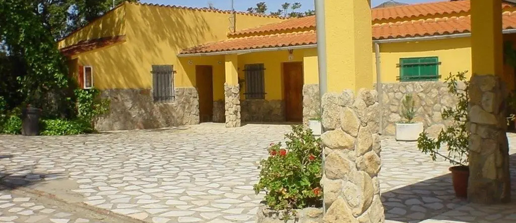 Hostal Las Encinas, Касар-де-Касерес — фото 1