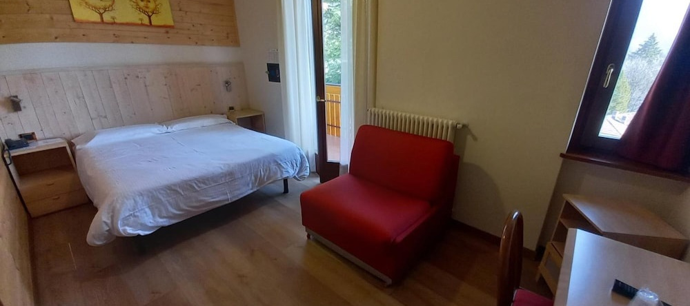 Hotel Prealpi, 卡斯蒂奥内德拉普雷索拉纳 — 照片 1