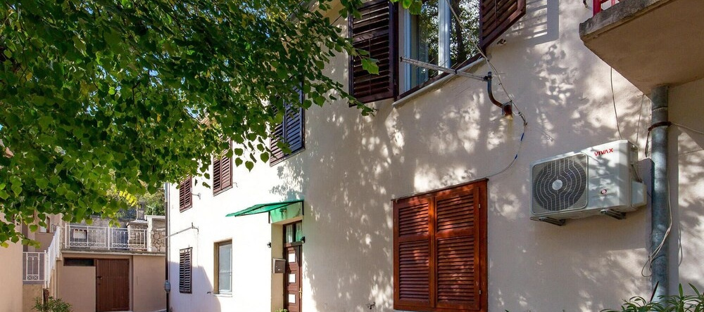 Stunning Home in Jablanac With Wifi and 1 Bedrooms, 亚布拉纳茨 — 照片 1