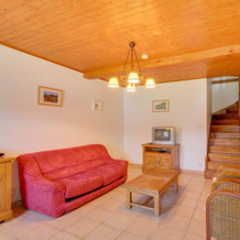Spacious Holiday Home Near Forest In Auvergne, Вик-сюр-Сер — фото 3