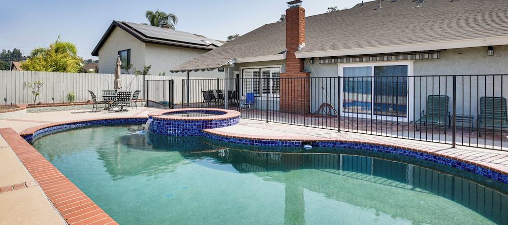 Spacious Getaway w/ Pool & Spa in La Mesa!, 拉梅萨 — 照片 1