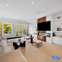 Luxury Home with Sauna, Patio & Backyard Near Lake, 列治文山 — 照片 3