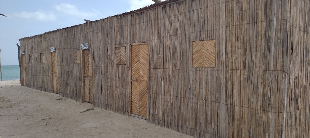 Accommodation and Kaigee Restaurant, Manaure — photo 1