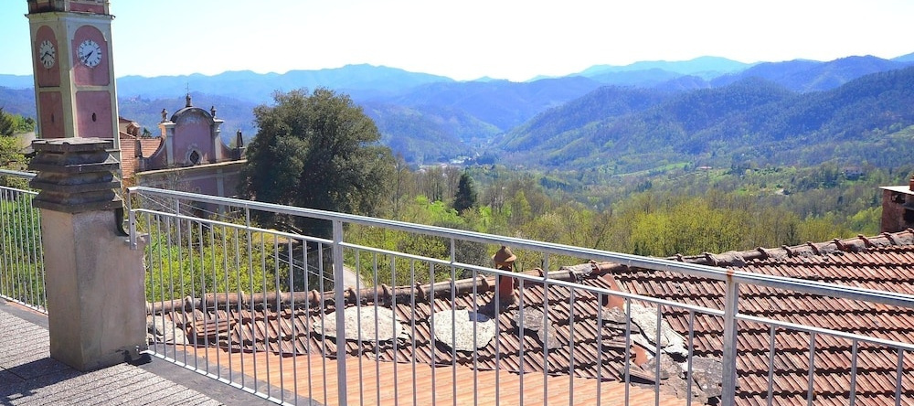 20 Km From The 5 Terre, In A Small Town, 3-Room Apartment, Terrace With View, Сеста Годано — фото 1