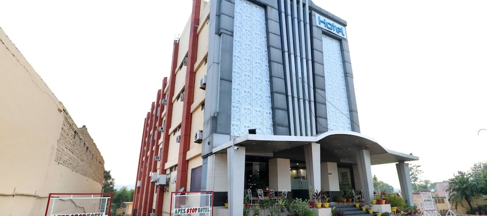 Apex Hotel, Baddi — photo 1