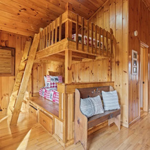 Bear Hideaway Cozy 3BR Cabin, Williamsburg — photo 2