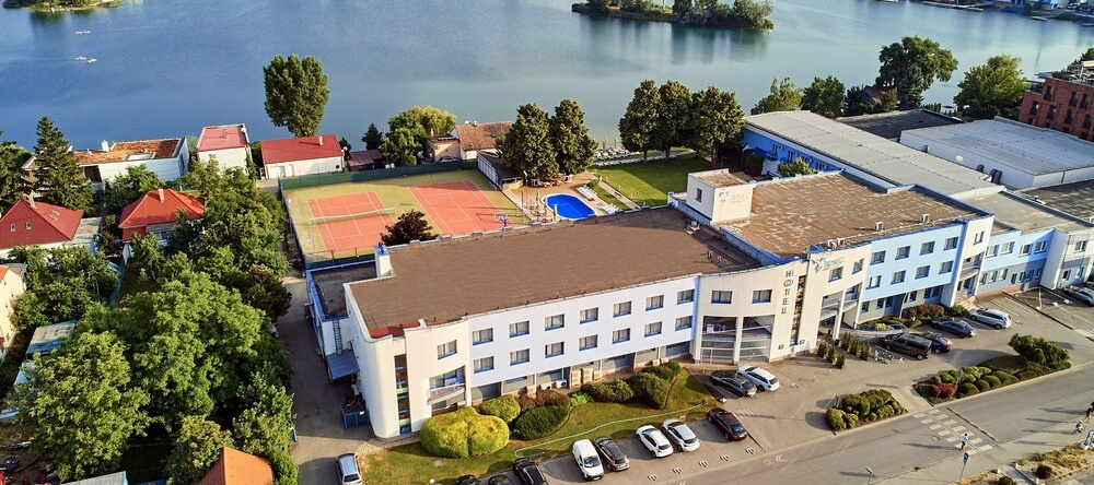 Hotel Senec Lake Resort, 塞内茨 — 照片 1