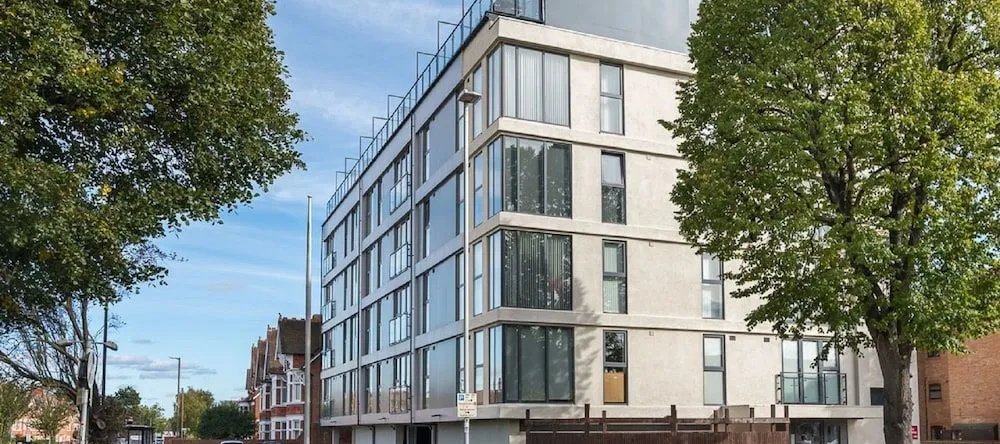 Modern Bedford Blues Apartment, Bedford — photo 1