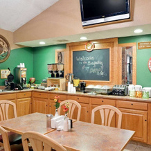 AmericInn Lodge & Suites Charlevoix, 博因福尔斯 — 照片 3