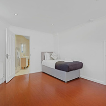 Heathrow Living St Annes Svcs Hse 5 Bdrm, Стэйнс — фото 4