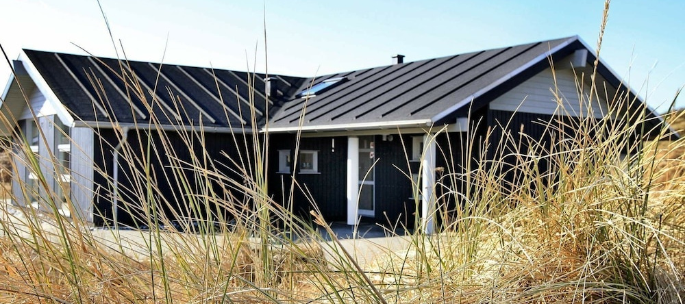 Cozy Holiday Home In Henne Jutland With Indoor Whirlpool, Хенне — фото 1