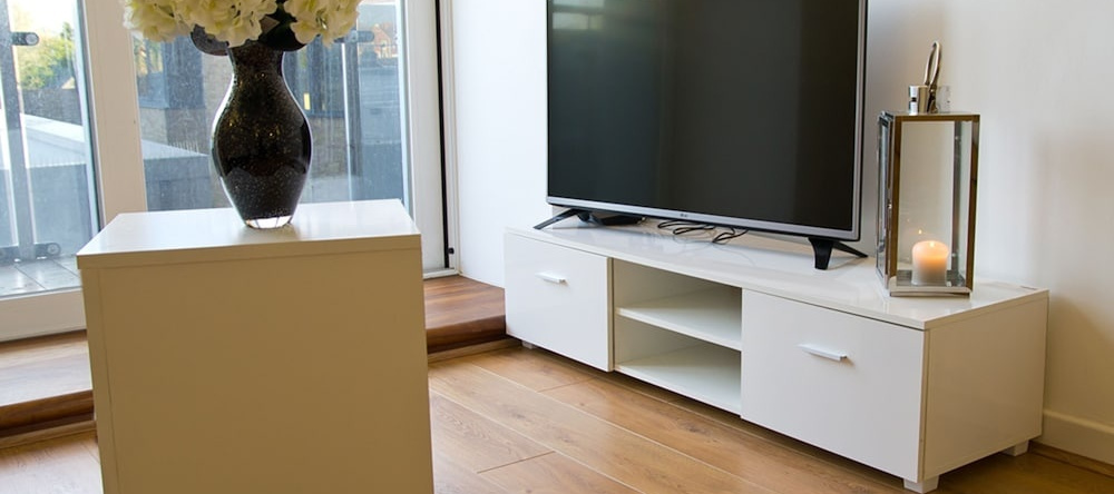 Icon Becket Apartment, 布伦特伍德 — 照片 1