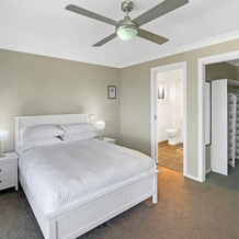 Coastal Upper-level Home With Pool Access, Batehaven — photo 3