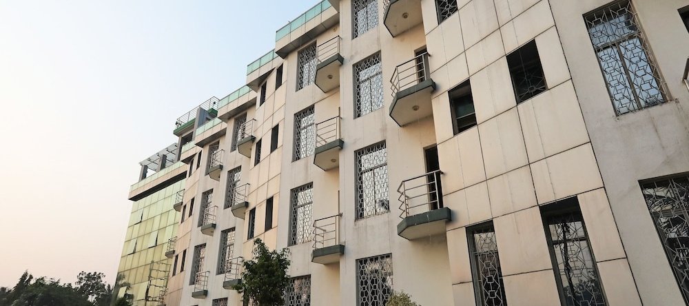 OYO 28439 Skylark Hotel, 戴蒙德港 — 照片 1