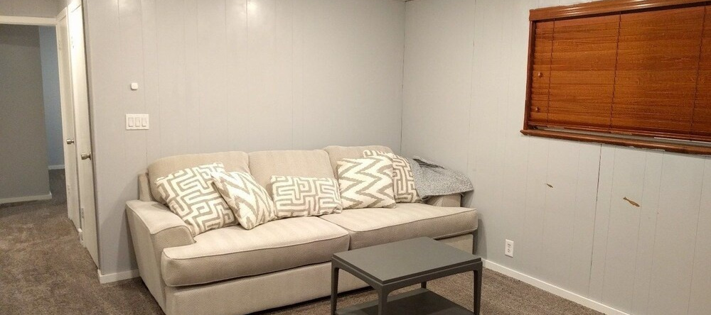 2 Bedroom Basement Apartment Quiet Neighborhood, Санди — фото 1