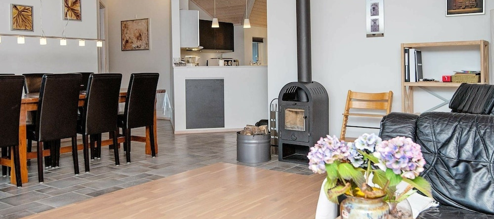 Welcoming Holiday Home in Glesborg With Sauna, 格莱斯堡 — 照片 1