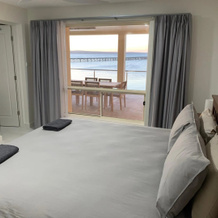 Beachside & Jetty View Apartment 1 - Admirals Apartment, Стрики Бэй — фото 2