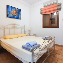Stunning Home in Kiato With Sauna, Wifi and 5 Bedrooms, Velo-Vocha — photo 2