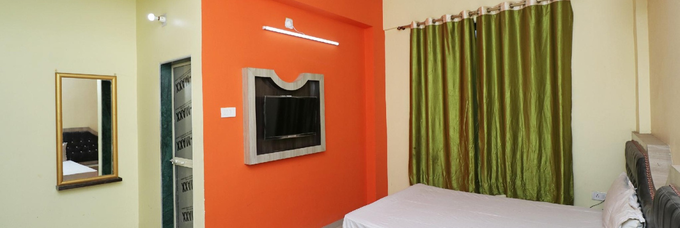 SPOT ON 38587 Hotel Midtown, 达尔班加 — 照片 1