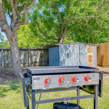 Modern 3 2 two Kings hot tub Fire pit 16min to Wine Trail Nearby Pickleball Courts Pools, 布兰科 — 照片 4
