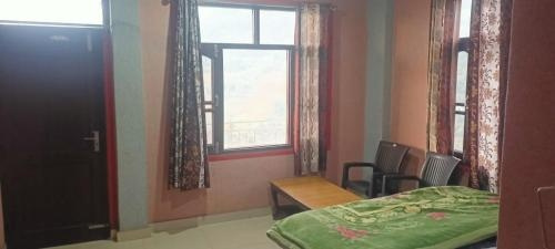 Yellowoaks guesthouse, 巴吉纳特 — 照片 1
