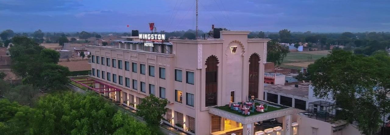 Wingston A TreeHouse Hotel Barsana, 甲西 — 照片 1