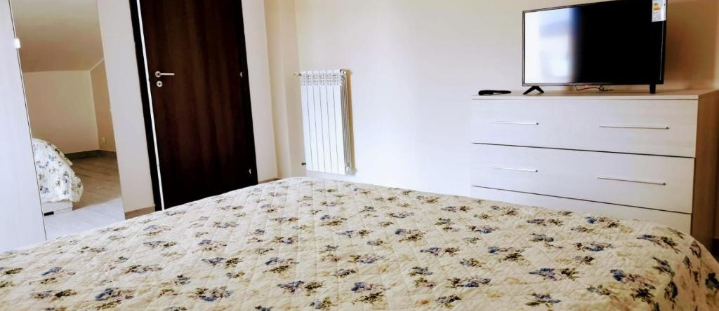 B&B La Casa Bianca, 圣萨尔瓦托雷泰莱西诺 — 照片 1