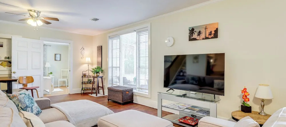St. Marys Chic: Porch Living & Total Walkability!, Сент-Мэрис — фото 1