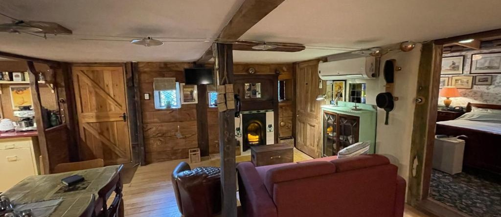 Remarkable Boultons Barn With hot tub & opt Sauna, Bovey Tracey — photo 1