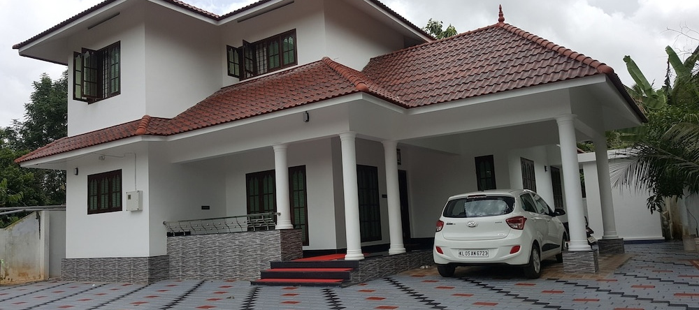 East Top Villa Fully Furnished 4bhk in Thiruvalla, Elanthoor — photo 1