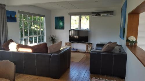 Hot Water Beach Surf Sound Cottage, Tairua — photo 1