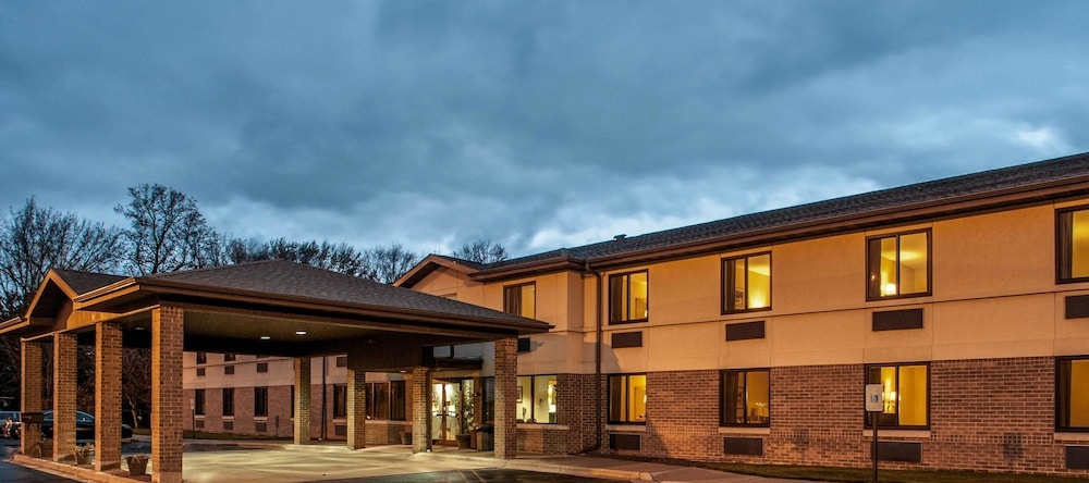 Riverview Inn & Suites, Оконто — фото 1