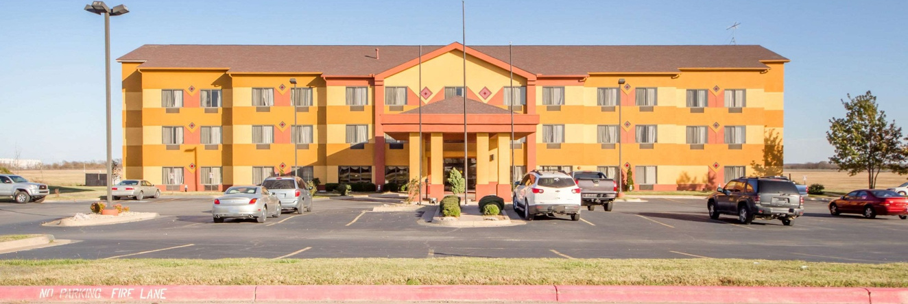 Quality Inn & Suites MidAmerica Industrial Park Area, 拉斯塔 — 照片 1